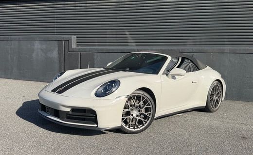 2025 Porsche 911 Carrera