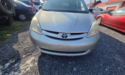 2010 Toyota Sienna LE