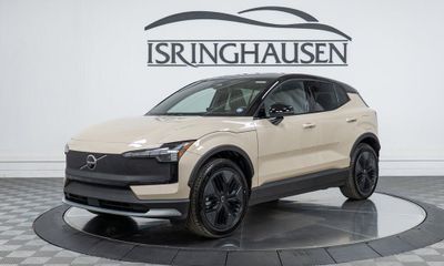2026 Volvo EX30 CC Ultra