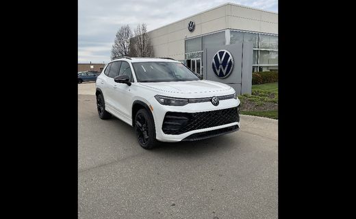 2026 Volkswagen Tiguan 4MOTION SE Black