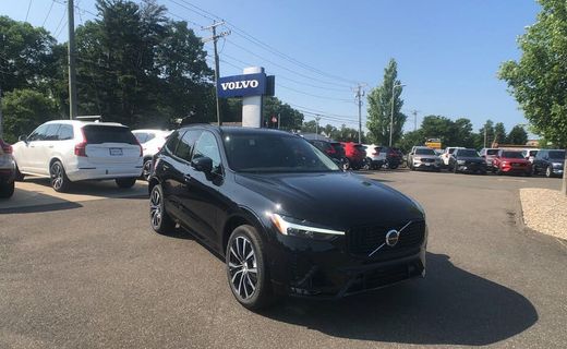 2023 Volvo XC60 Plus Dark