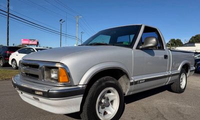 1997 Chevrolet S-10 Pickup LS