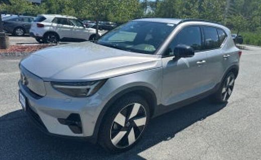 2023 Volvo XC40 Ultimate Dark