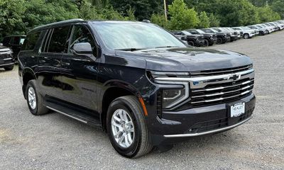 2025 Chevrolet Suburban LT