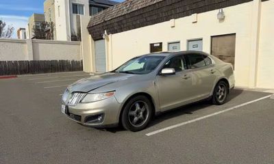 2010 Lincoln MKS Base