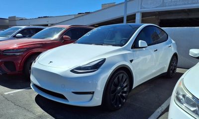 2023 Tesla Model Y Performance