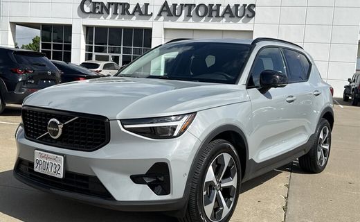 2025 Volvo XC40 Plus Dark