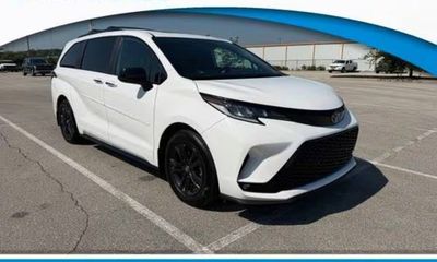 2025 Toyota Sienna XSE