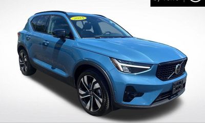 2024 Volvo XC40 Plus Dark
