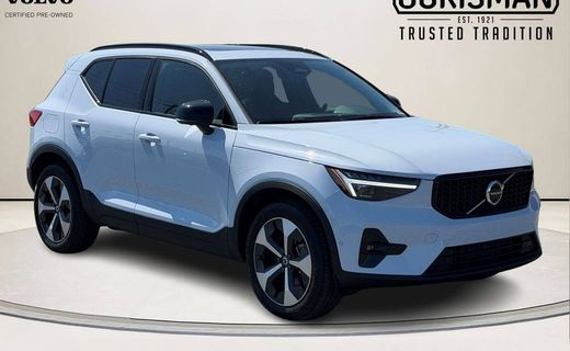 2026 Volvo XC40 Plus Dark