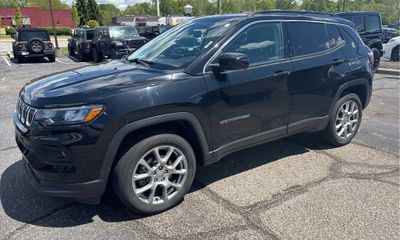 2022 Jeep Compass Latitude LUX Altitude