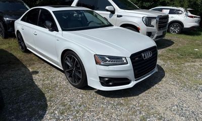 2017 Audi S8 Quattro Plus