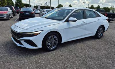2024 Hyundai Elantra Blue