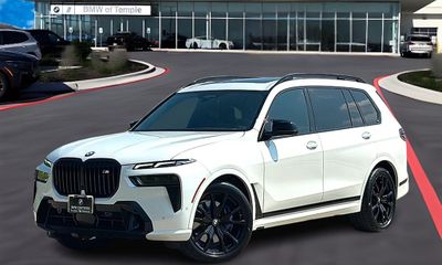 2025 BMW X7 M60i