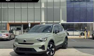 2025 Volvo EX40 Plus