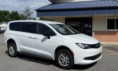 2026 Chrysler Voyager LX