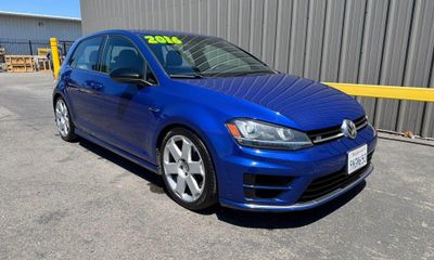 2016 Volkswagen Golf R Base W DCC