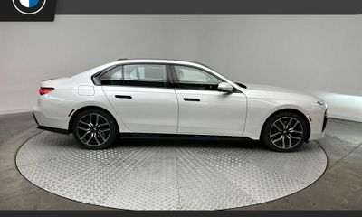2025 BMW 750e xDrive