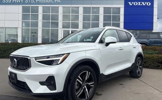 2023 Volvo XC40 Plus Bright