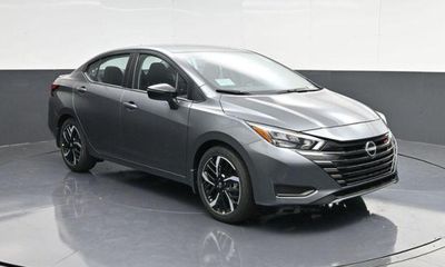 2025 Nissan Versa SR
