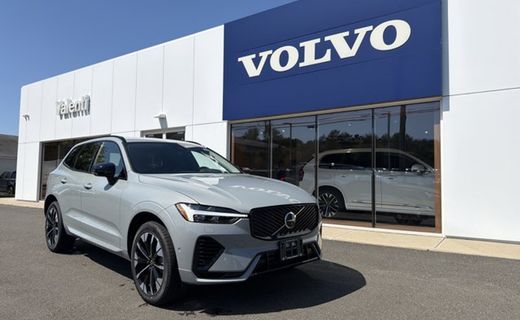 2026 Volvo XC60 Plus Dark