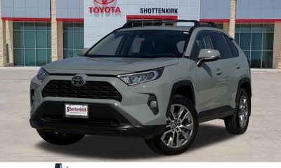 2019 Toyota RAV4 XLE Premium