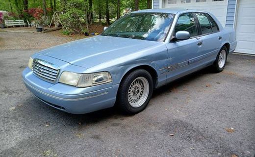 2001 Ford Crown Victoria LX