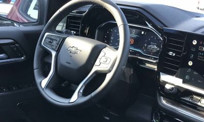 2022 Chevrolet Silverado RST