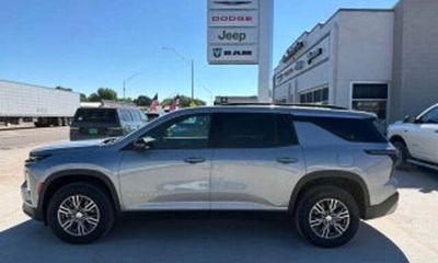 2025 Chevrolet Traverse LT