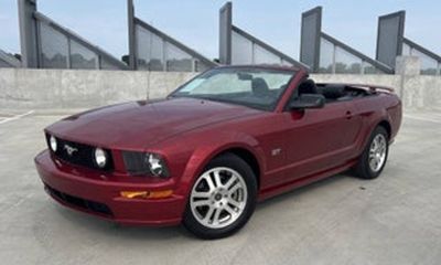 2005 Ford Mustang Deluxe