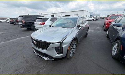 2024 Cadillac XT4 Sport