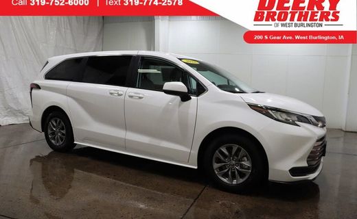 2022 Toyota Sienna LE