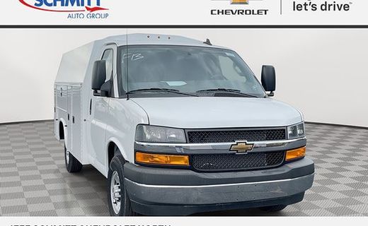 2025 Chevrolet Express 3500 Cutaway 139