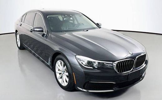 2019 BMW 740I