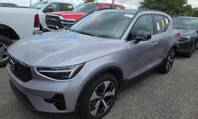 2026 Volvo XC40 Plus Dark