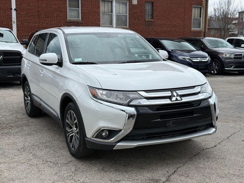 2016 Mitsubishi Outlander — a typically priced live listing