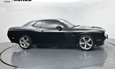 2016 Dodge Challenger SXT Plus
