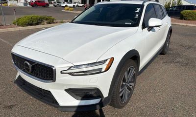 2023 Volvo V60CC Plus