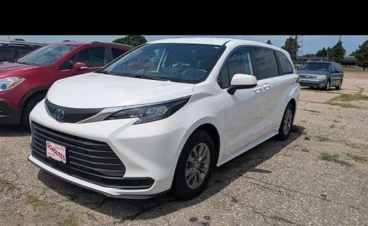 2024 Toyota Sienna LE
