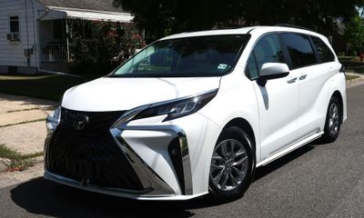 2023 Toyota Sienna XLE
