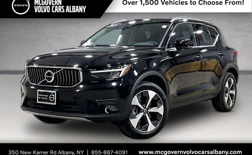 2025 Volvo XC40 Core