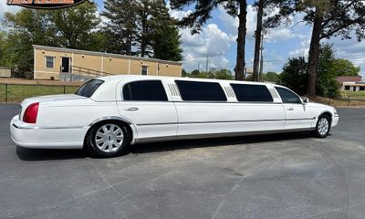 2004 Lincoln Town CAR Executive OR Signature
