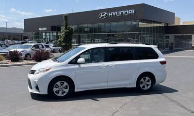 2018 Toyota Sienna LE