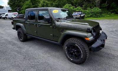 2022 Jeep Gladiator Sport