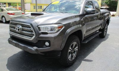 2017 Toyota Tacoma SR SR5 TRD