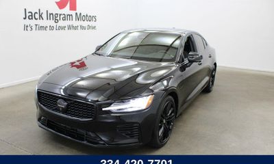 2024 Volvo S60 Plus Black Edition