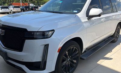 2024 Cadillac Escalade ESV PKG
