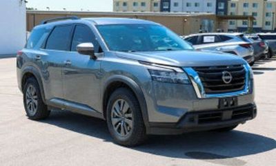 2022 Nissan Pathfinder SV