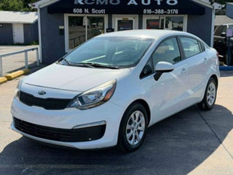 2017 Kia RIO — a typically priced live listing