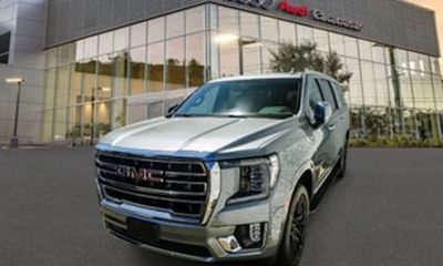 2024 GMC Yukon XL SLT